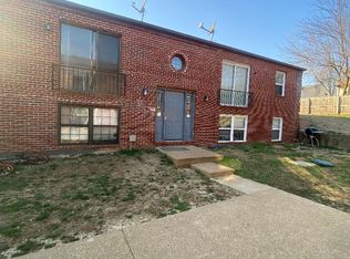 285 Mount Everest Dr APT B, Fenton, MO 63026