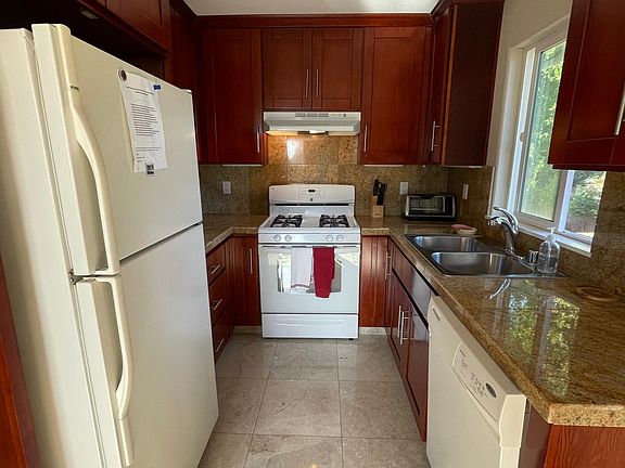 2nd image of 441 Cuesta Dr