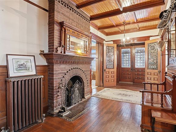 6th image of 160 Cuyler St