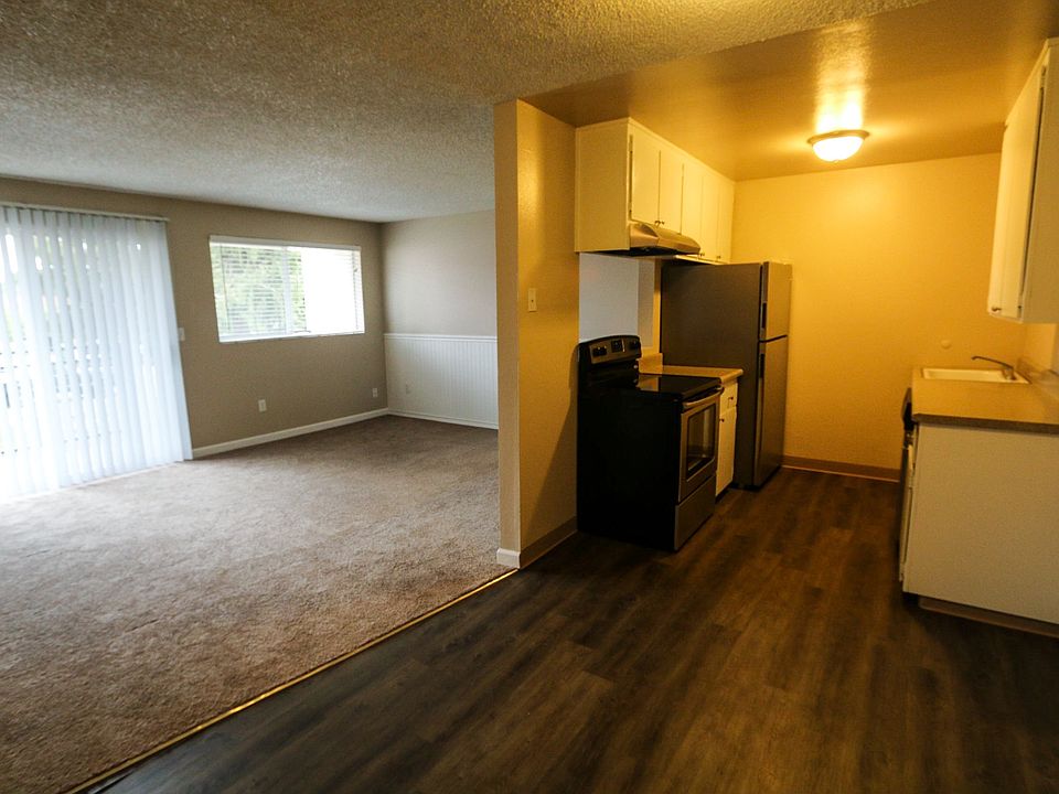 2nd image of 1807 S 308th Ct APT 3