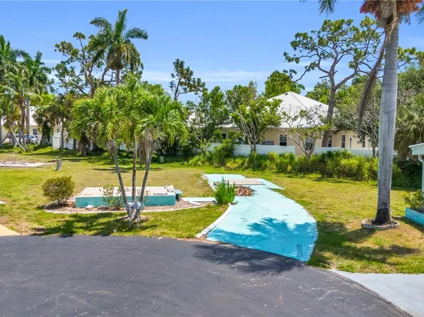 120 Ash Ln, Fort Myers, FL 33908