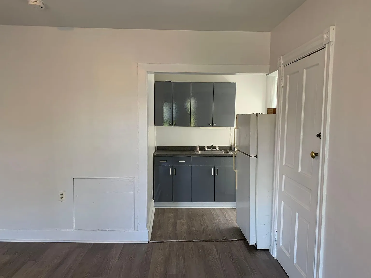 Studio, 350 sqft, $1,100 — Photo 3