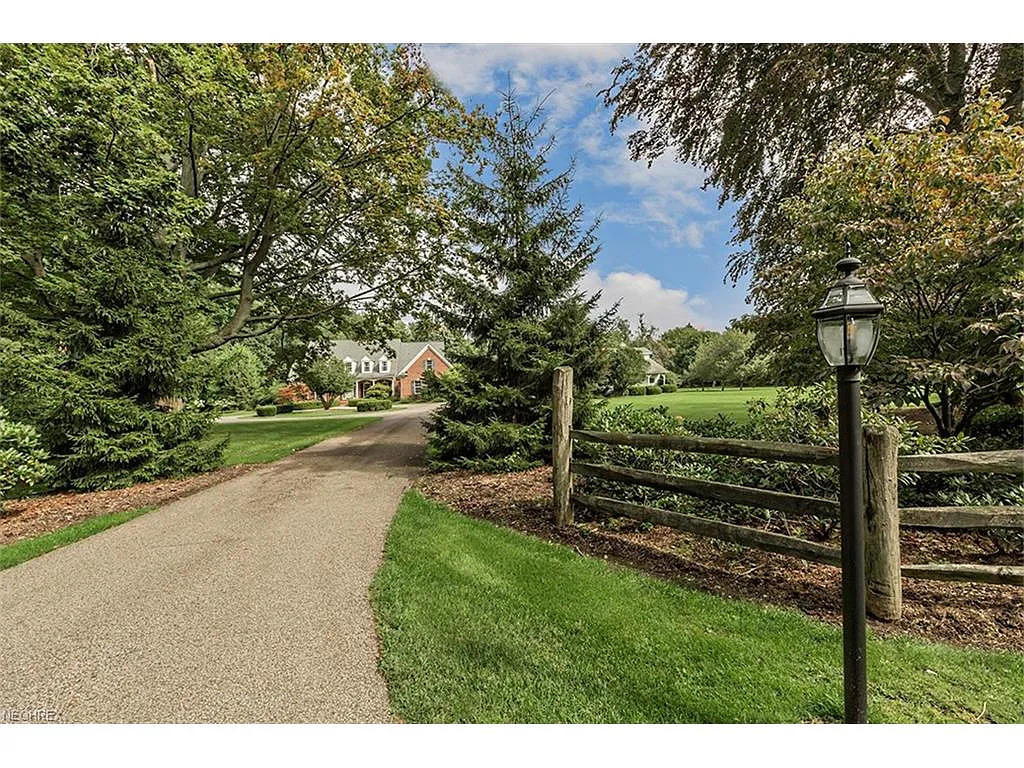 7031 Waite Hill Rd photo 1