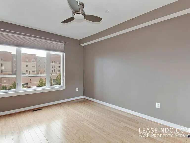 233 R St NE #A — Photo 24