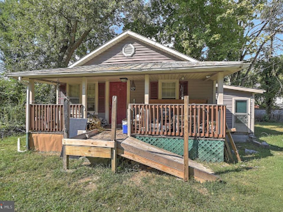 1st image of 207 Magnolia Ave