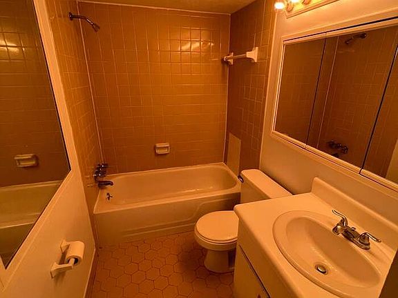 2nd image of 1950 Paine Ave #L-45