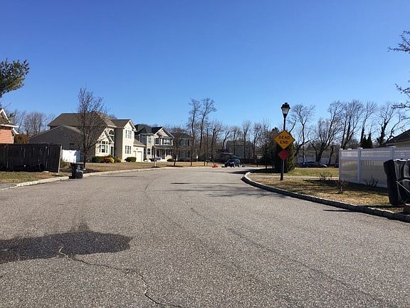4th image of 4 Jenna Ct