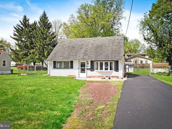 955 Terrace Blvd, Ewing, NJ 08618