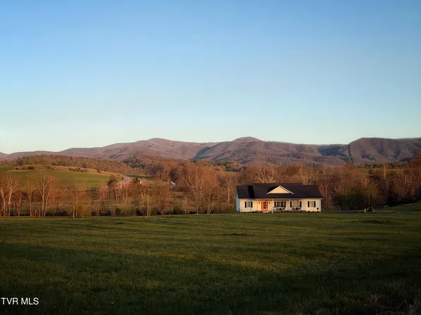 182 Saint Johns Way, Chilhowie, VA 24319