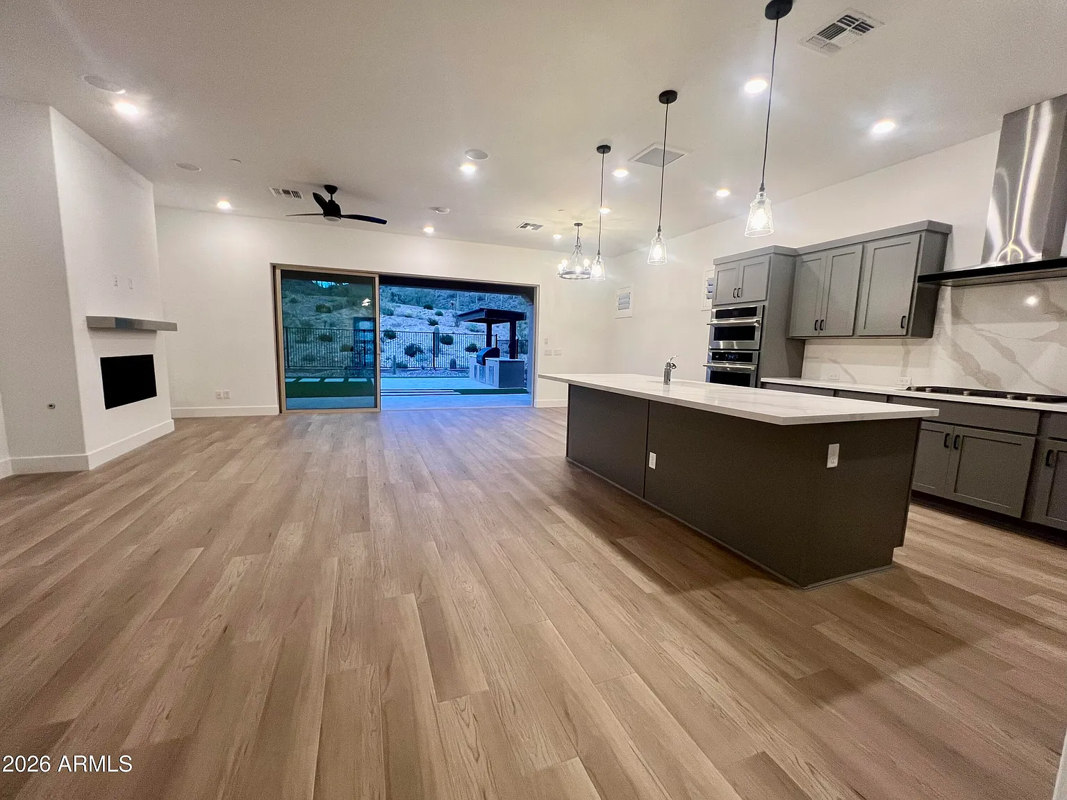 3 bed, 3.0 bath, 2129 sqft, $3,400 — Photo 4
