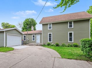 831 2nd St NW, Grand Rapids, MI 49504