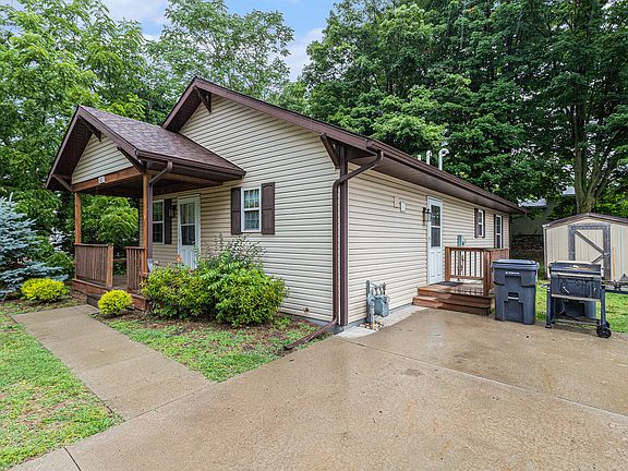 3rd image of 921 S Haven Pl