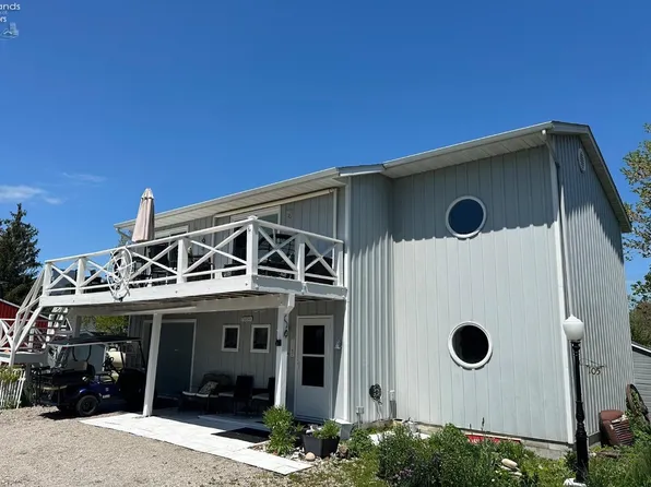 105 Memory Ln, Kelleys Island, OH 43438