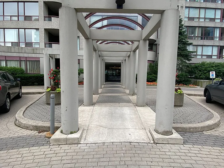 5765 N Yonge St #1504 — Photo 3