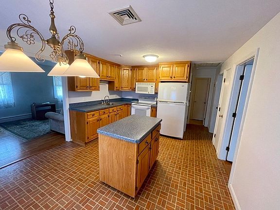 3rd image of 40 Elmwood Park