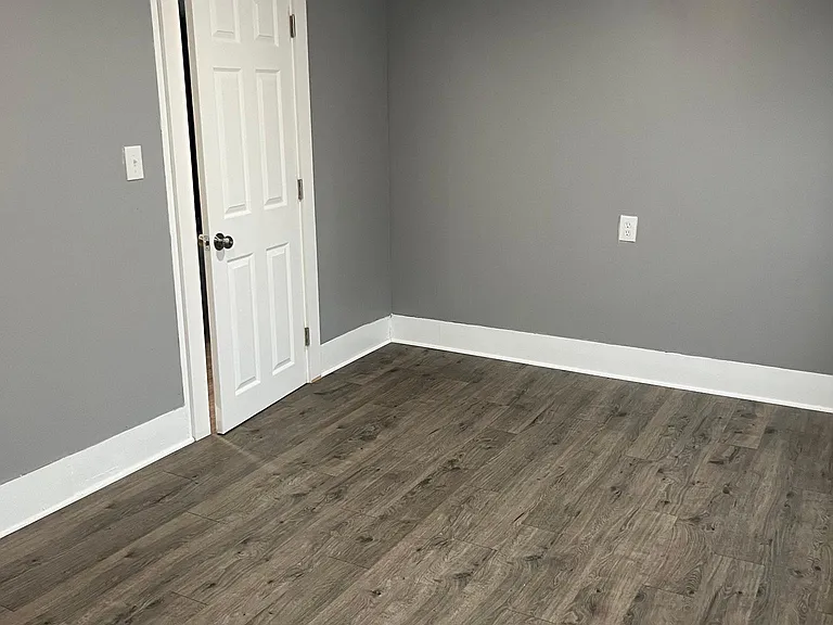 348 Vanduzee St — Photo 7