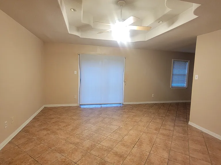 2113 Hawk Ave — Photo 2