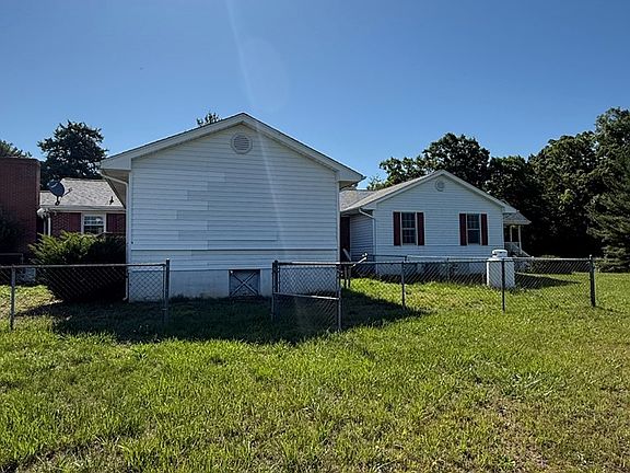 2nd image of 412 Ringgold Rd