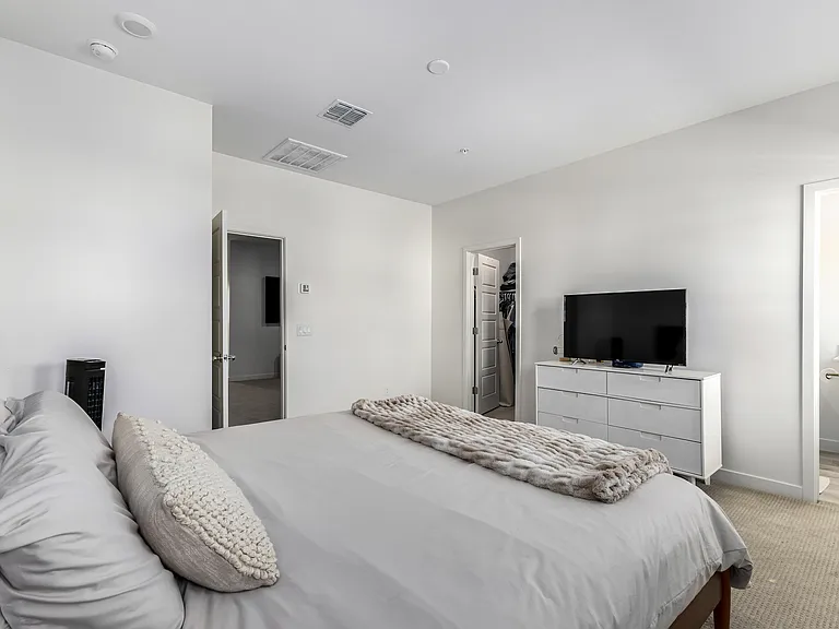 2265 W Echo Ln — Photo 14