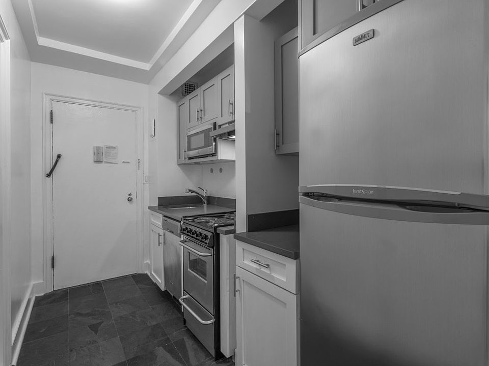 1st image of 307 E 44th St APT 720