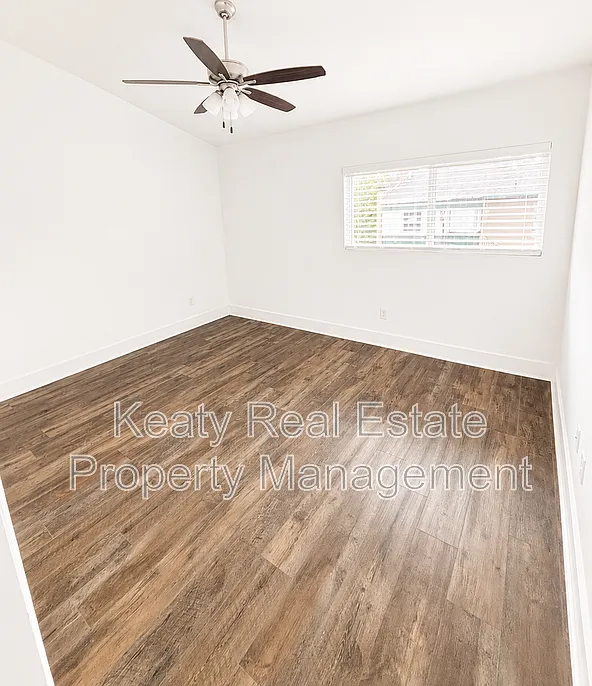 2 bed, 2.5 bath, 1300 sqft, $1,899 — Photo 3