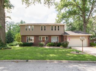 4916 Chateau Dr, Godfrey, IL