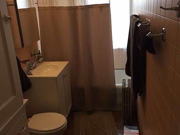 5th image of 803 Noyes St APT D1