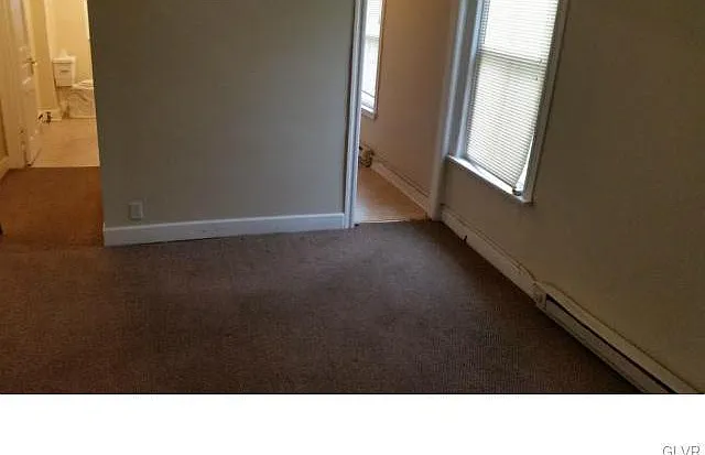 6th 633 N — Photo 2