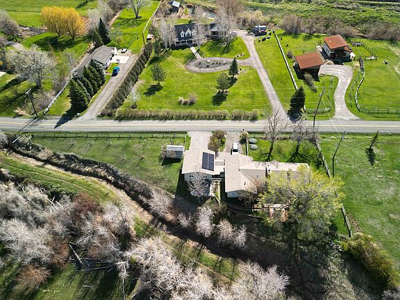 2nd image of 2021 Hillcrest Dr