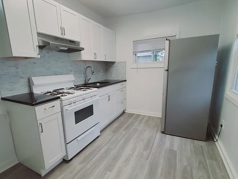 1462 Summer St #1 — Photo 1