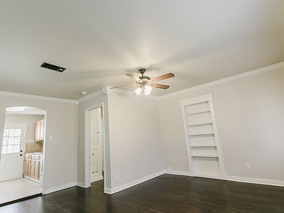 4th image of 4045 Winfield Ave