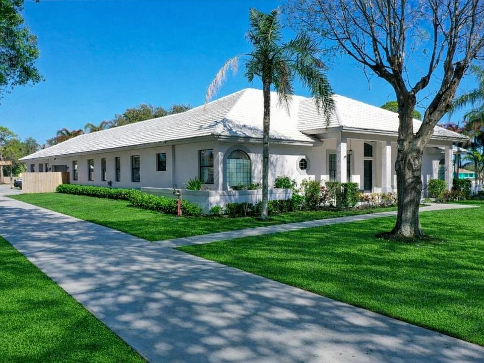 1st image of 3401 SW Holly Lane