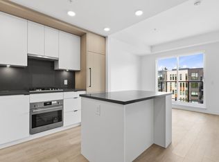 2268 Broadway E #504, Vancouver, BC V6K0B2