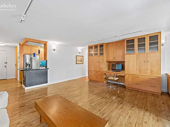 3rd image of 333 Pearl St APT 20C