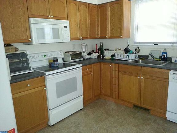 5th image of 608 Sandra Dr