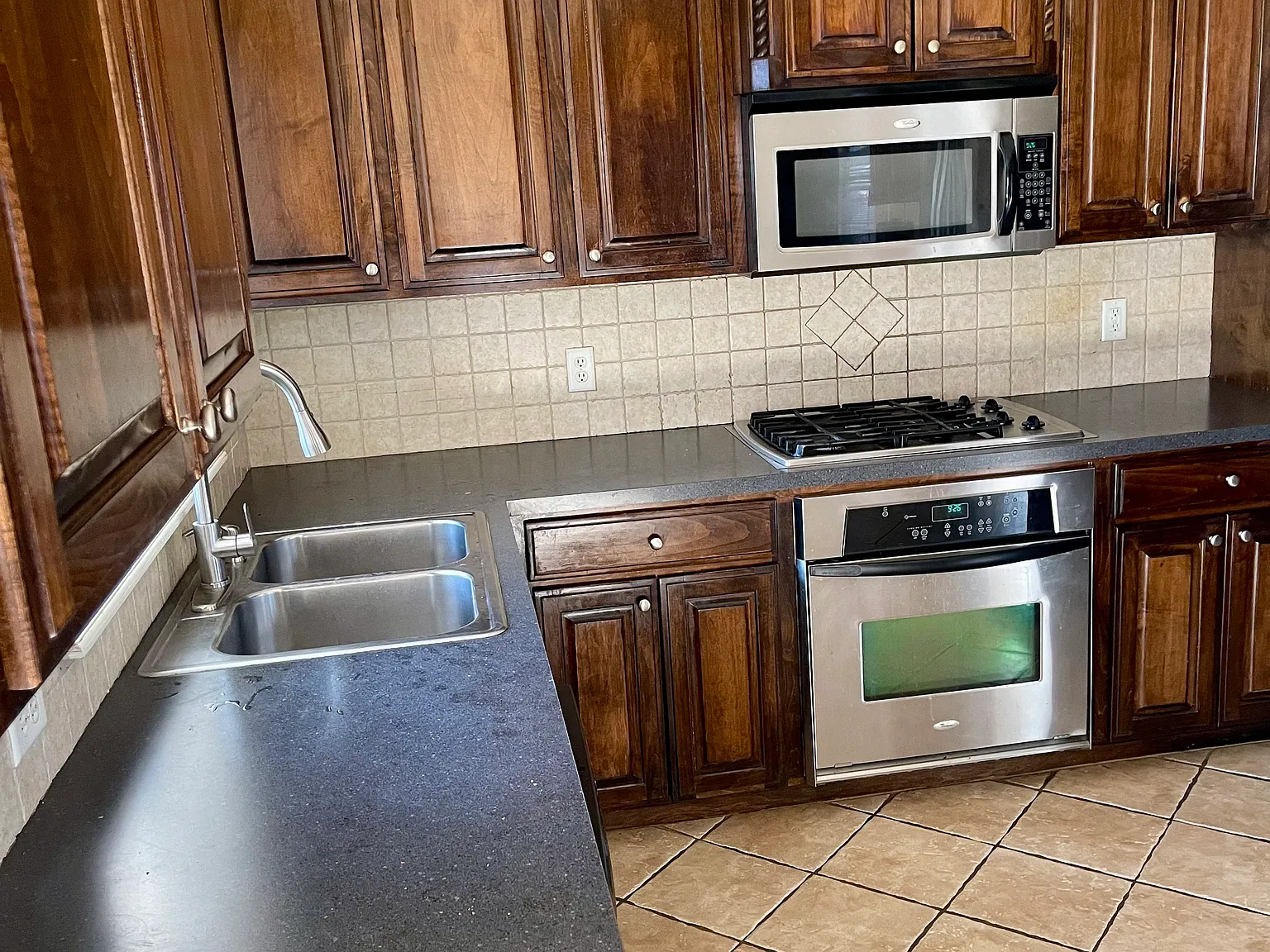 2920 Coach Ct — Photo 3