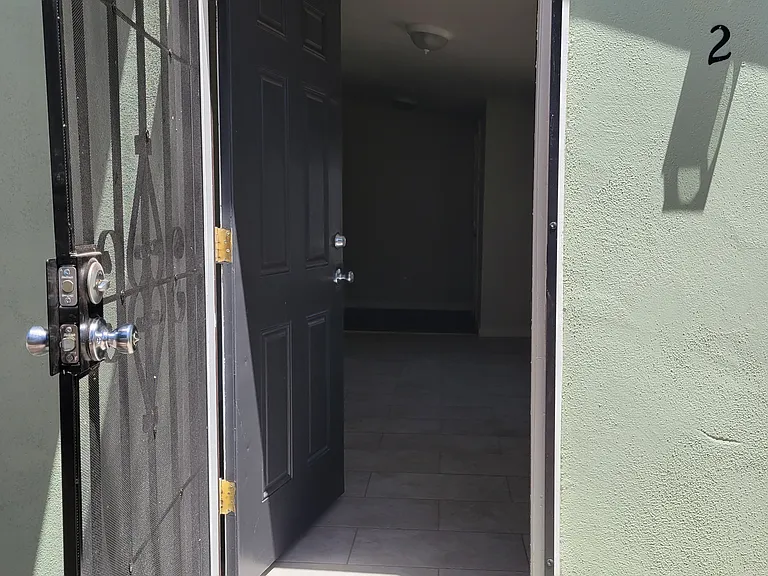 1021 E Garfield St #2 — Photo 2