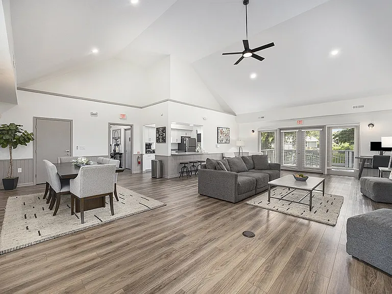 Byron Lakes Apartments — Photo 71