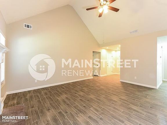 4th image of 204 Blossom Ln