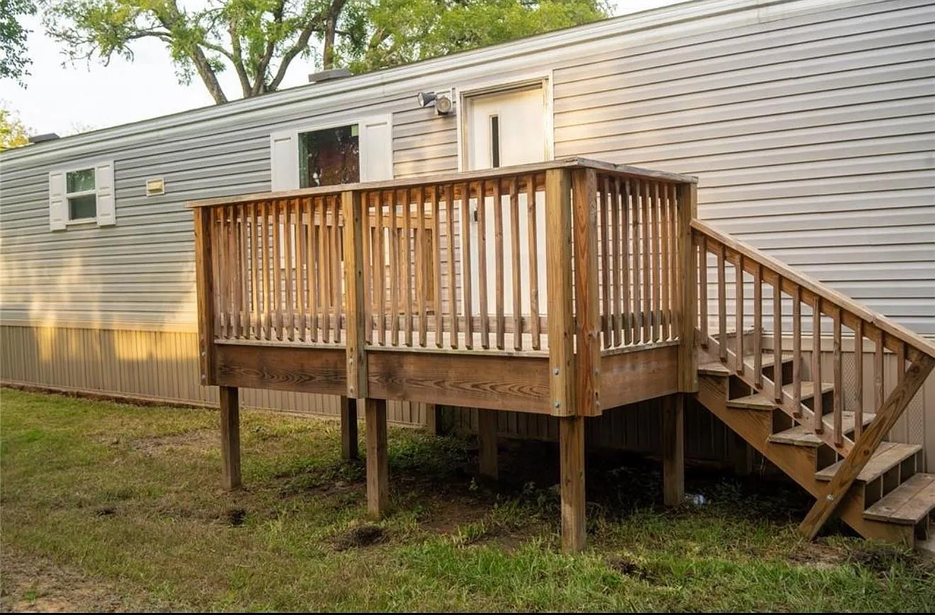 3 bed, 2.0 bath, 1064 sqft, $1,350 — Photo 2