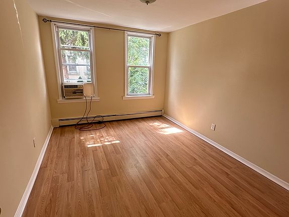 5th image of 406 River Dr