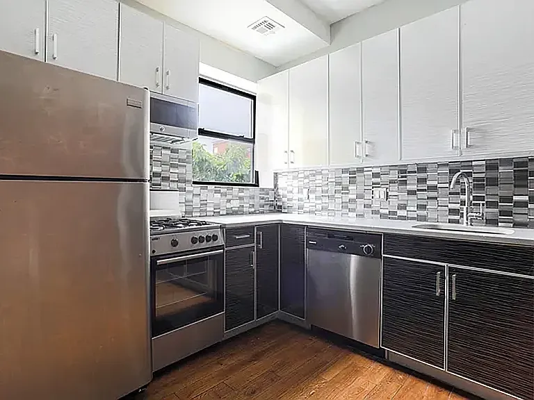 1329 Pacific St #2F — Photo 4
