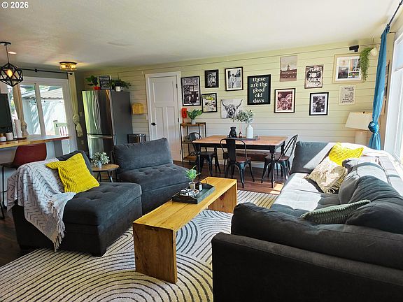 2nd image of 285 NE College St