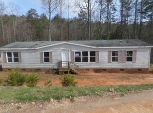 372 Beacon Ln, Mount Airy, NC 27030