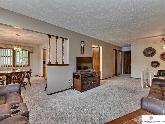 4th image of 321 Sherwood Cir