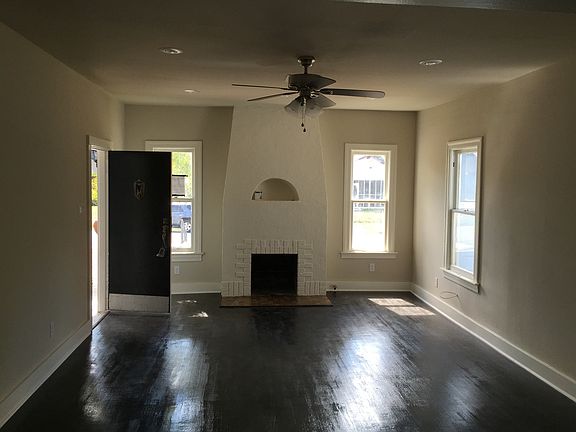 3rd image of 2031 W Gramercy Pl