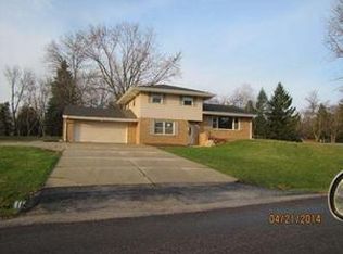 N75W14257 N Point Dr, Menomonee Falls, WI 53051