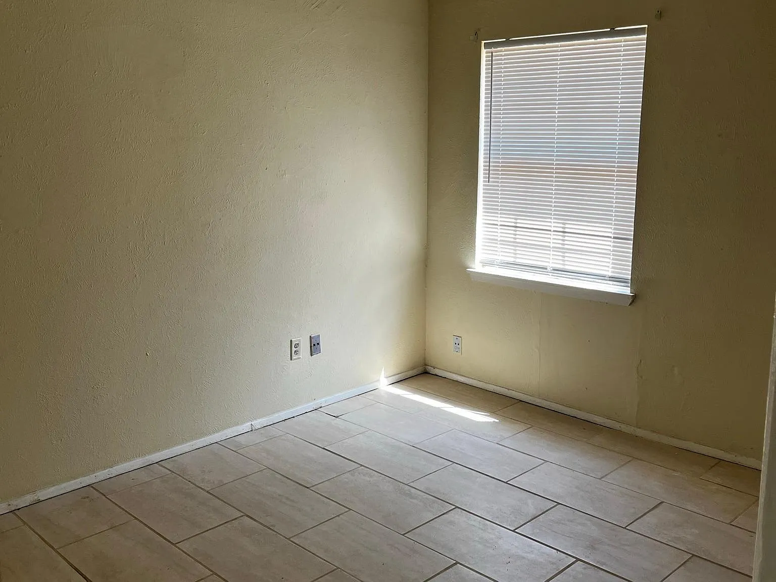 3 bed, 998 sqft, $1,495 — Photo 3
