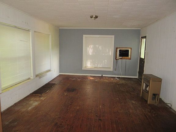 5th image of 3302 Center Rd