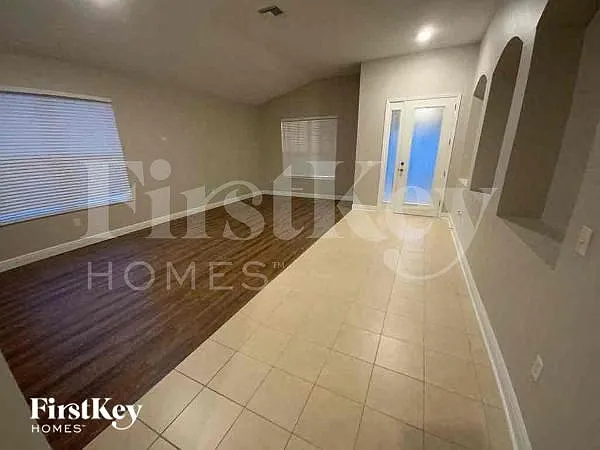 3 bed, 2.0 bath, 2083 sqft, $2,795 — Photo 2